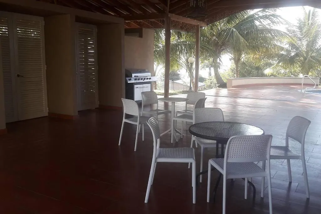 Picturesque Ocean Views, Relaxing Atmosphere, Conveniently Located Near To Everything You Need! Apartment Claxton Bay 0*,