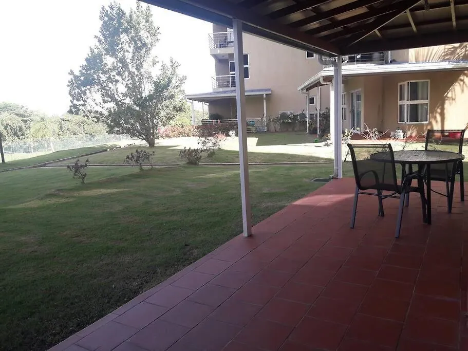 Picturesque Ocean Views, Relaxing Atmosphere, Conveniently Located Near To Everything You Need! Daire Claxton Bay